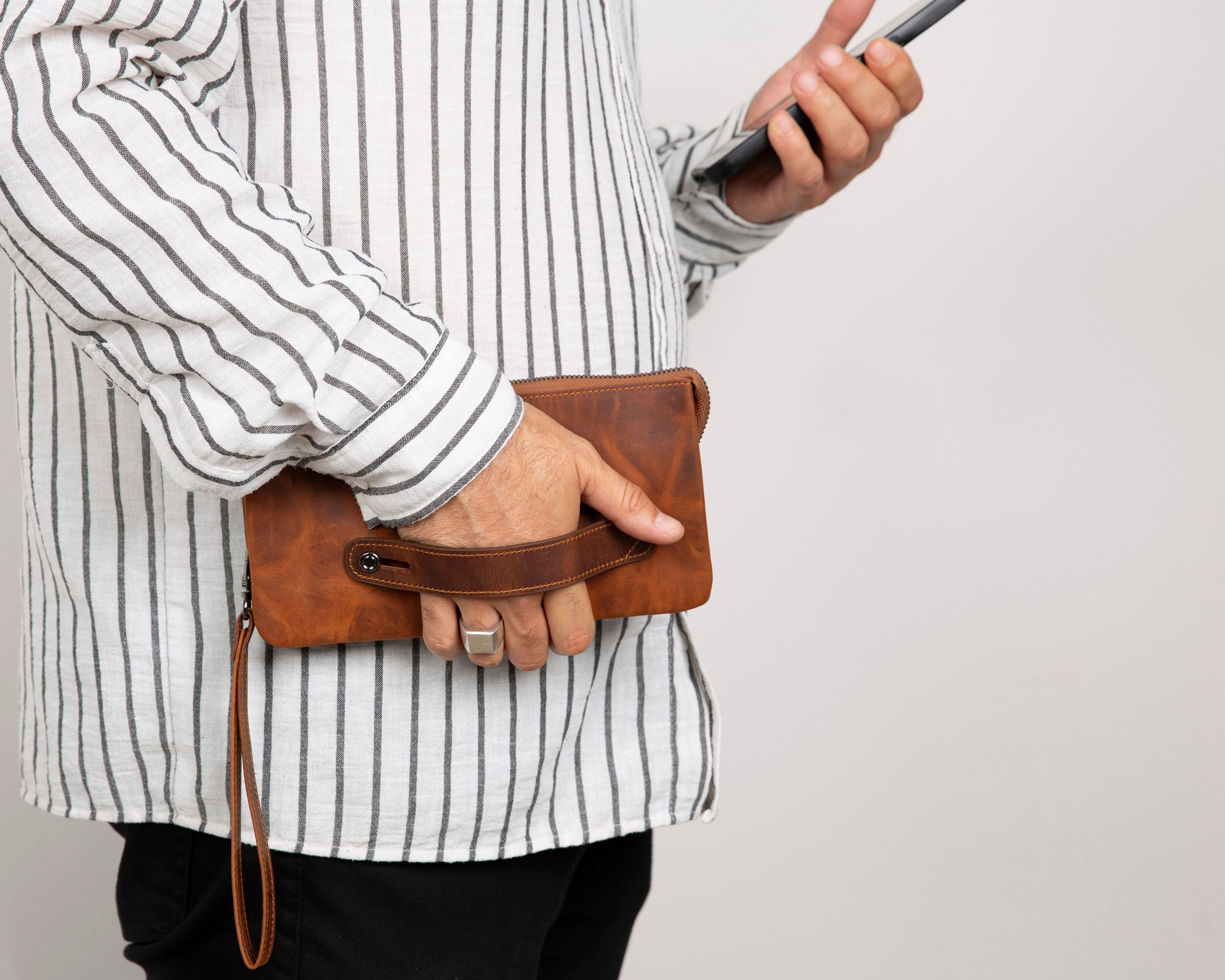 Nobilis Leather Clutch Bag