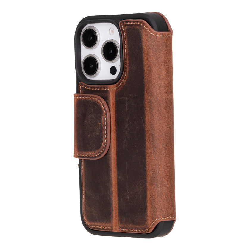 Clara iPhone 16 Pro Leather Case