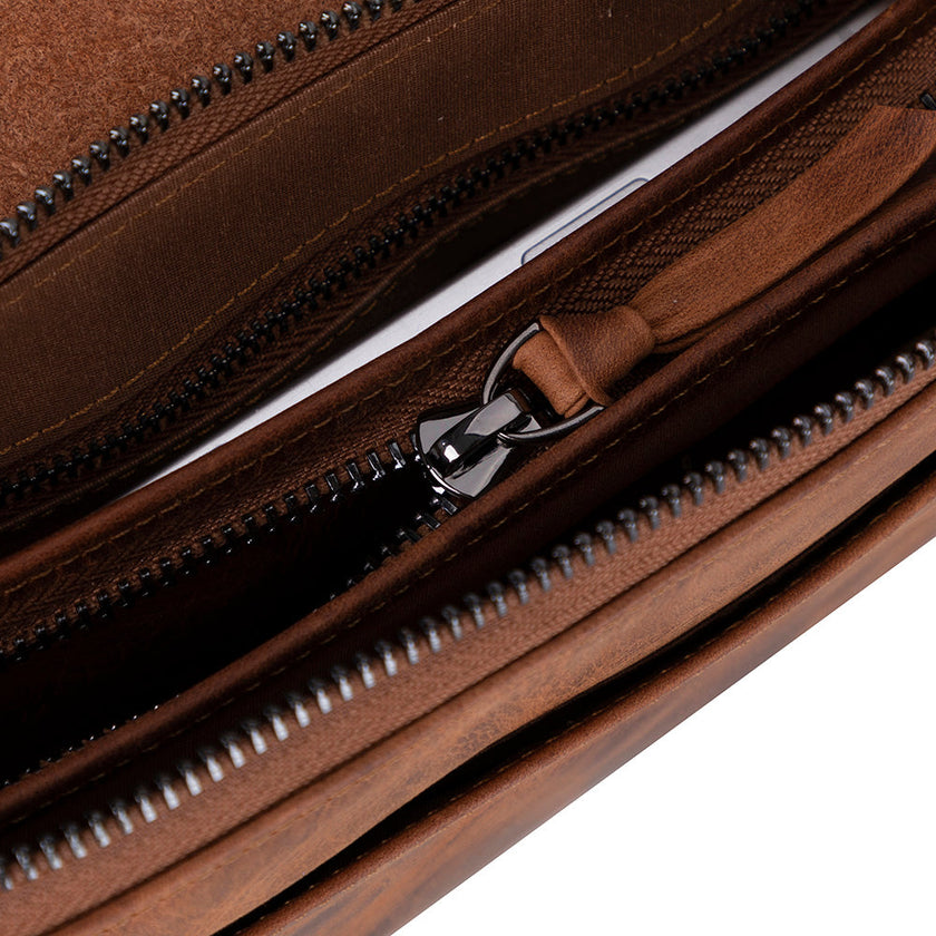 Nobilis Leather Clutch Bag